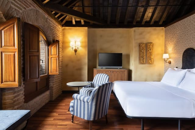Premium Room, 1 King Bed · photo 5