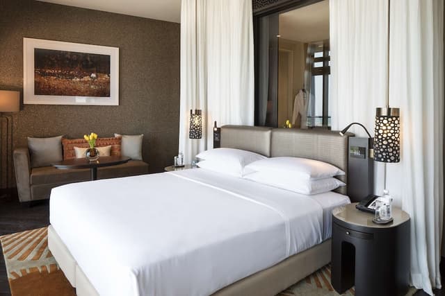 Room, 1 King Bed, Balcony · photo 3