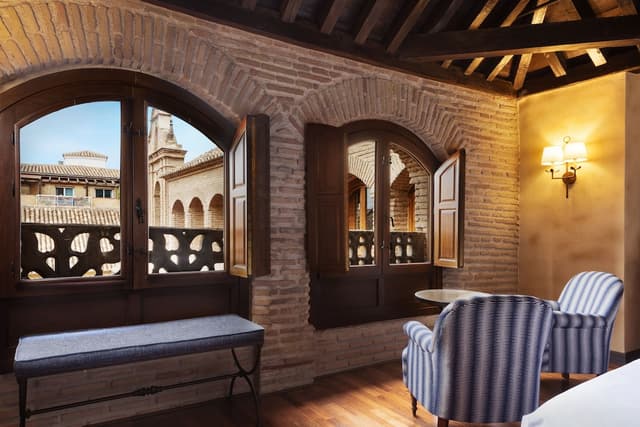 Premium Room, 1 King Bed · photo 6