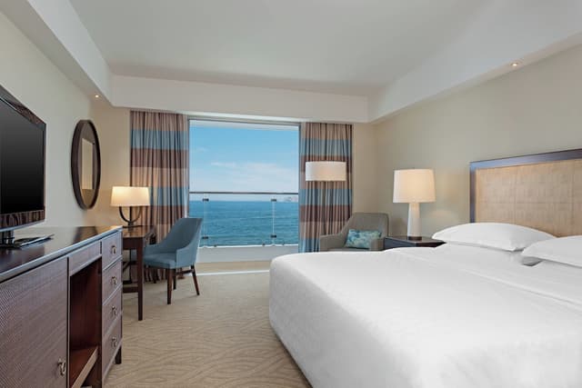 Deluxe Room, 1 King Bed, Balcony (Oceanfront) · photo 1