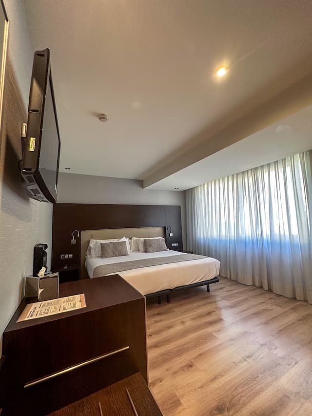 Premium Double Room Single Use, Jetted Tub · photo 7