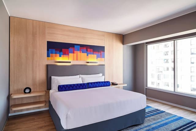 Deluxe Room, 1 King Bed · photo 3