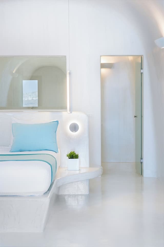 Cave Suite with outdoor heated infinity plunge pool · photo 4