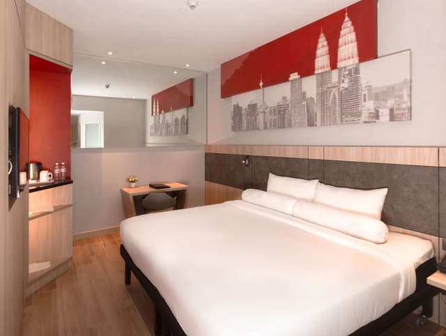 Standard Queen Room (No Window) · photo 1