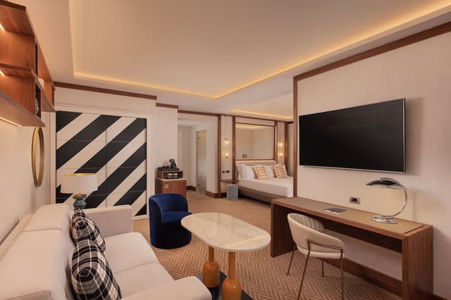 Premium Room, 1 King Bed (Vintage) · photo 4