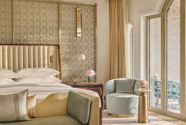 Deluxe Room, 1 King Bed, City View · photo 5