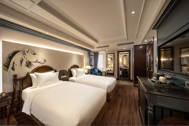 Superior Double or Twin Room With Internal Window · photo 7