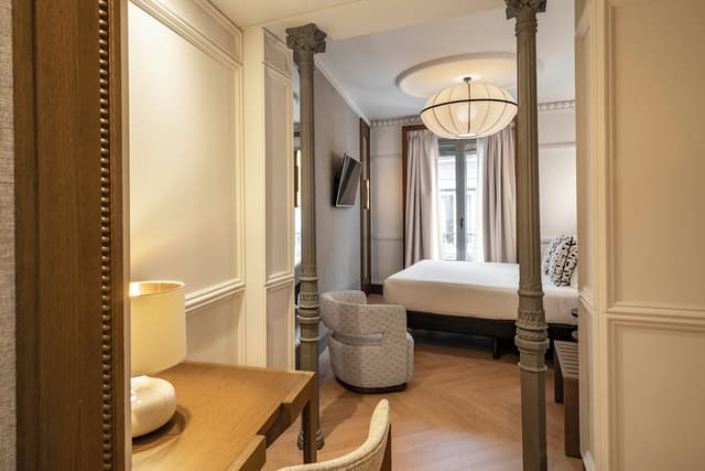 Superior room single use Barrio de las Letras view with balcony · foto 4