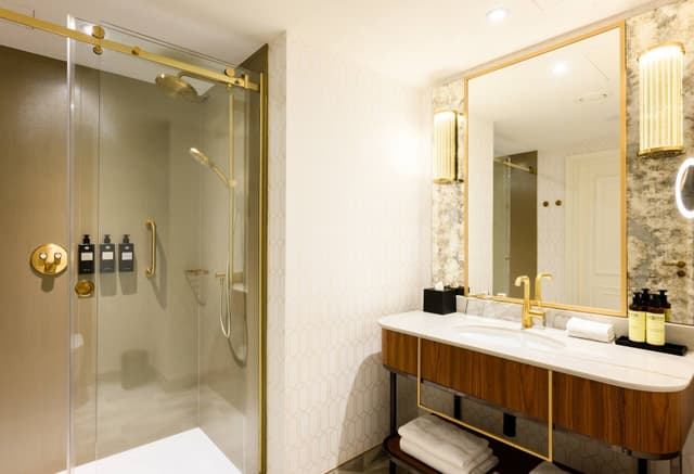 Two Double Beds Courtyard Room · photo 4