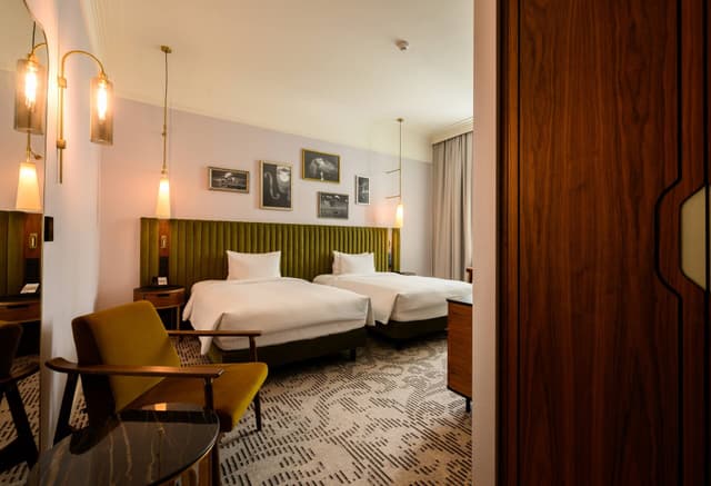 Two Double Beds Deluxe Courtyard Room · photo 6