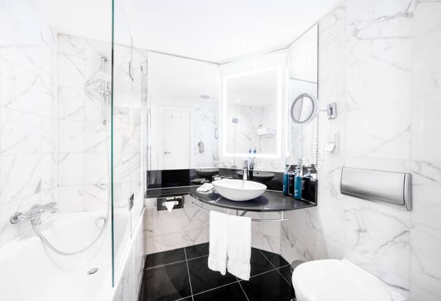 King Deluxe Guest Room · photo 2