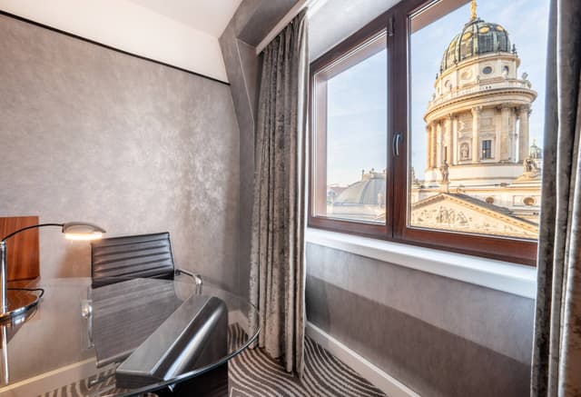 King Guest Room with Dome View · photo 4