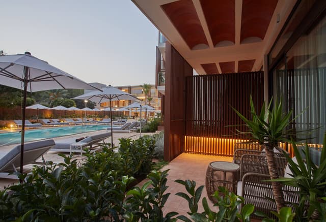The Club King Room with Pool View · photo 8